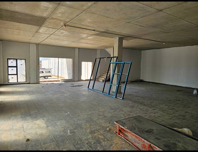 2,183M² WAREHOUSE TO LET IN LANSERIA
